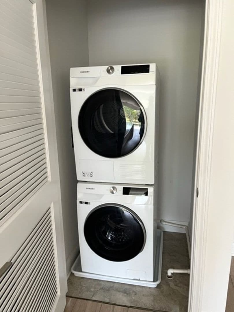 Mundelein Apartment: 250 Anthony Ave