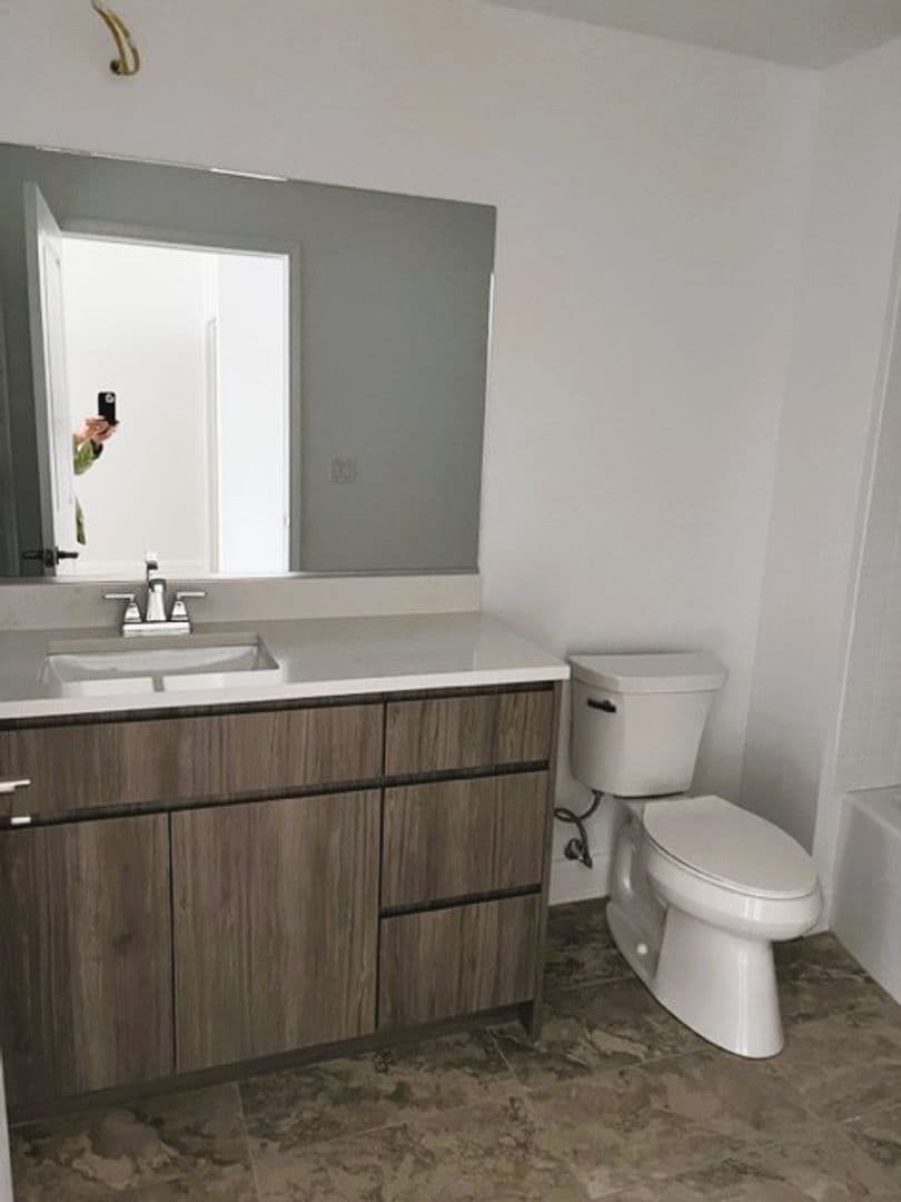 Mundelein Apartment: 250 Anthony Ave