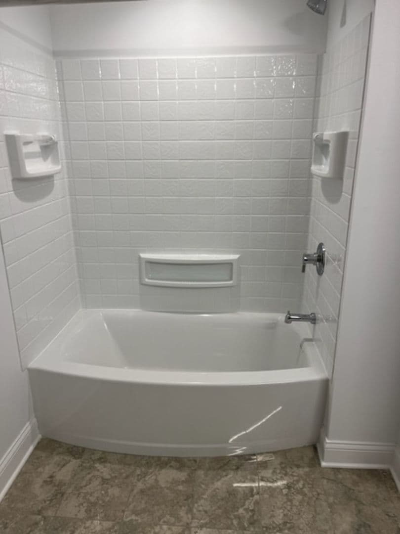 Mundelein Apartment: 250 Anthony Ave
