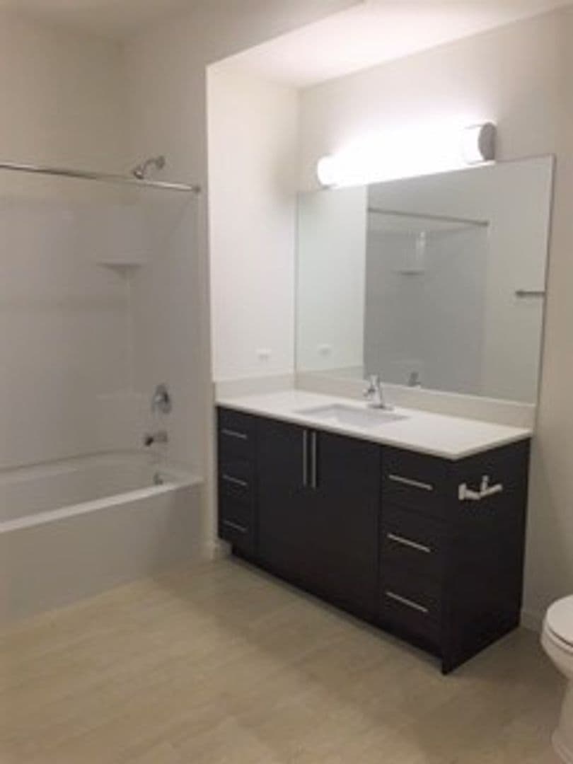 Mundelein Apartment: 301 Mckinley