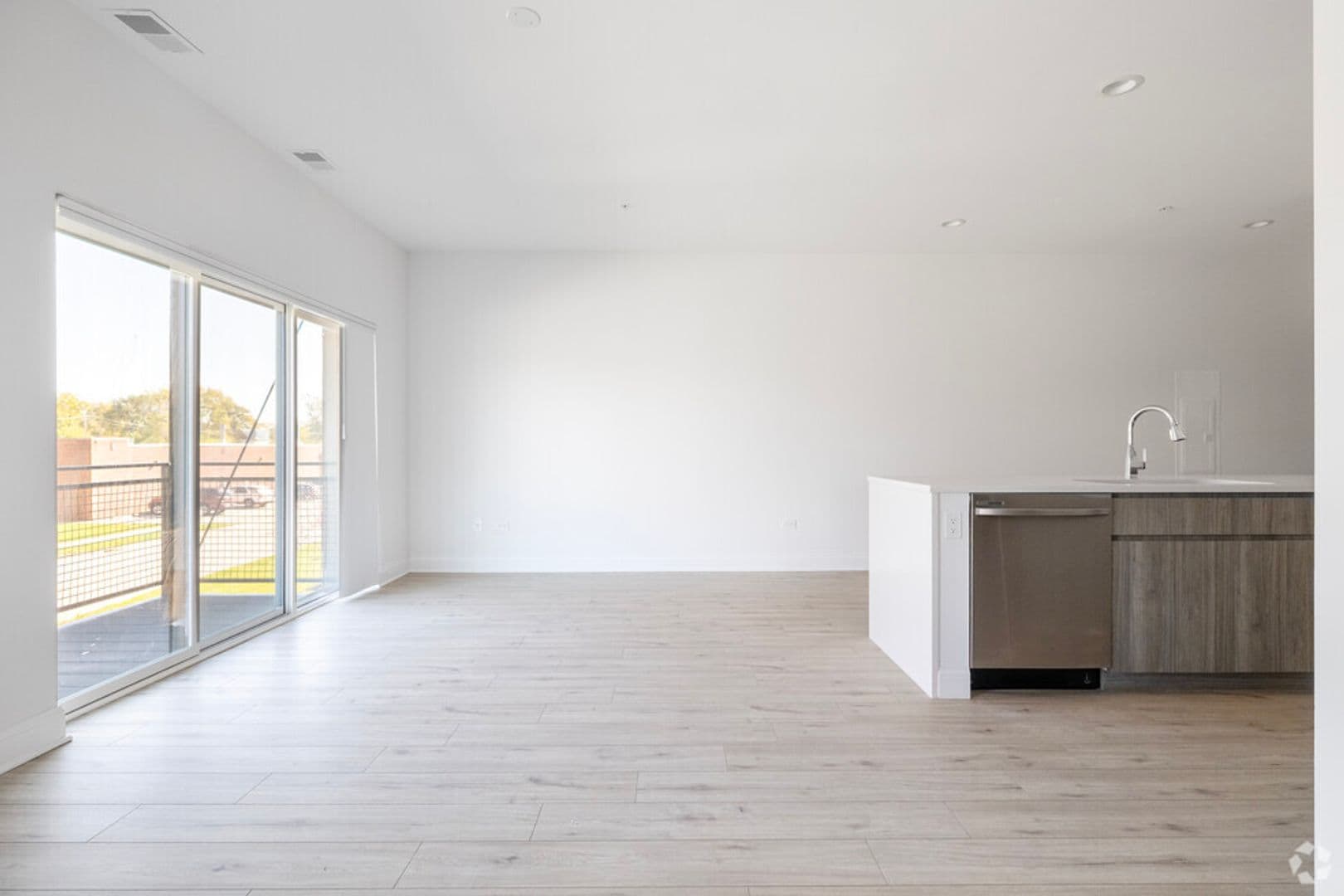 Mundelein Apartment: 200 Anthony Ave