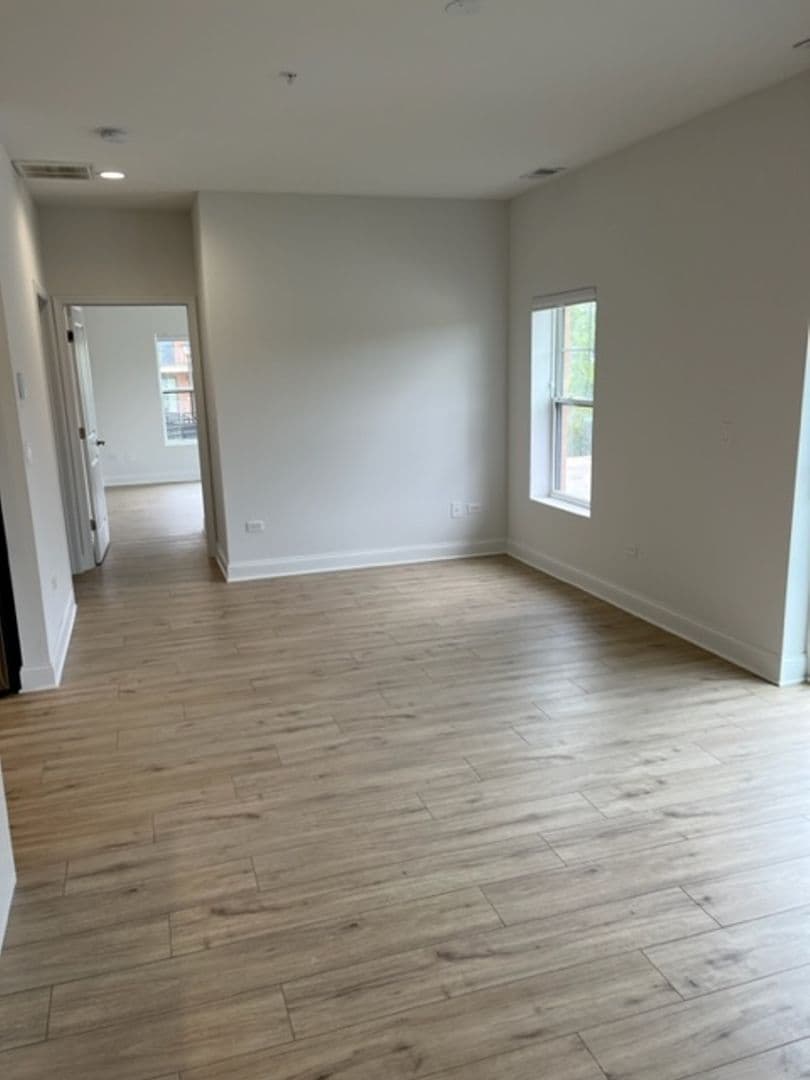Mundelein Apartment: 250 Anthony Ave