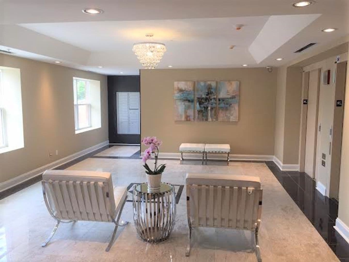 Mundelein Apartment: 301 Mckinley