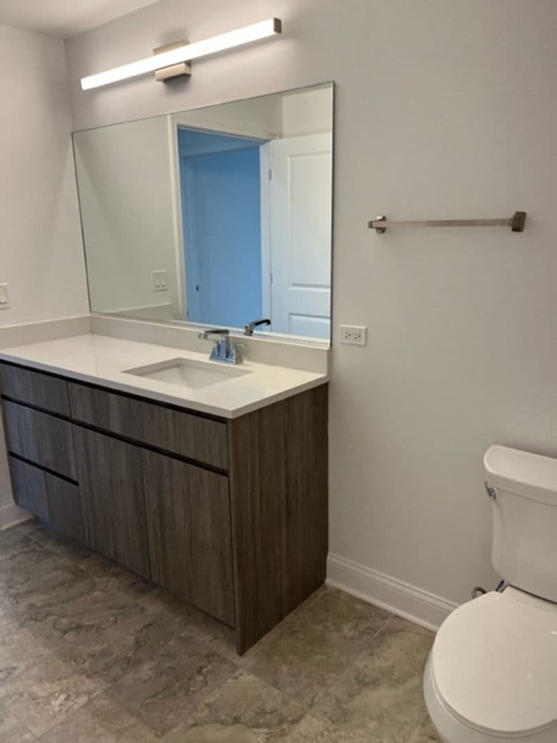 Mundelein Apartment: 250 Anthony Ave