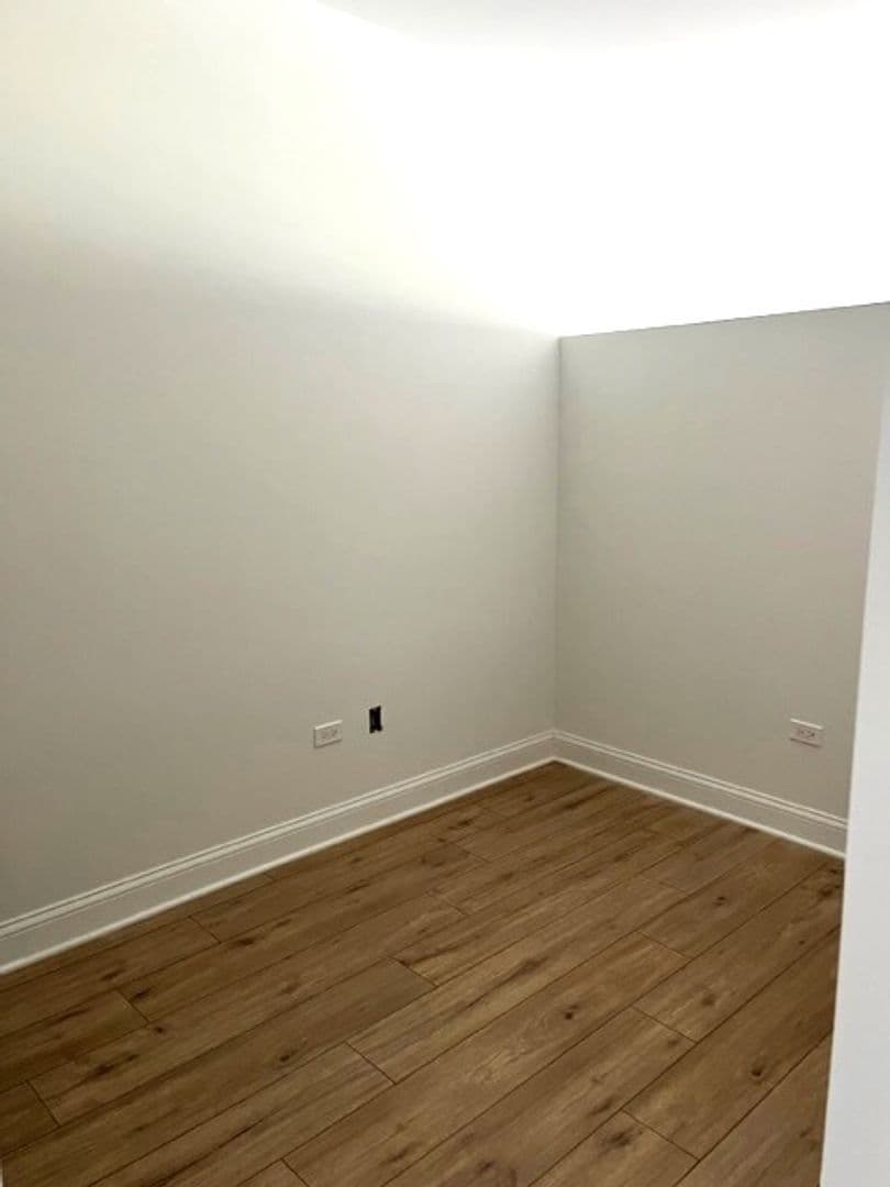 Mundelein Apartment: 250 Anthony Ave