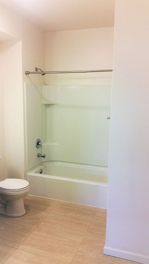 Mundelein Apartment: 301 Mckinley