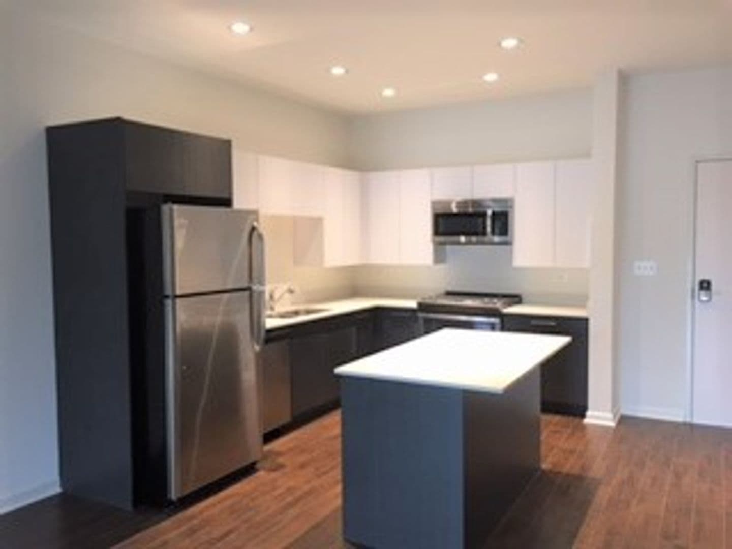 Mundelein Apartment: 301 Mckinley