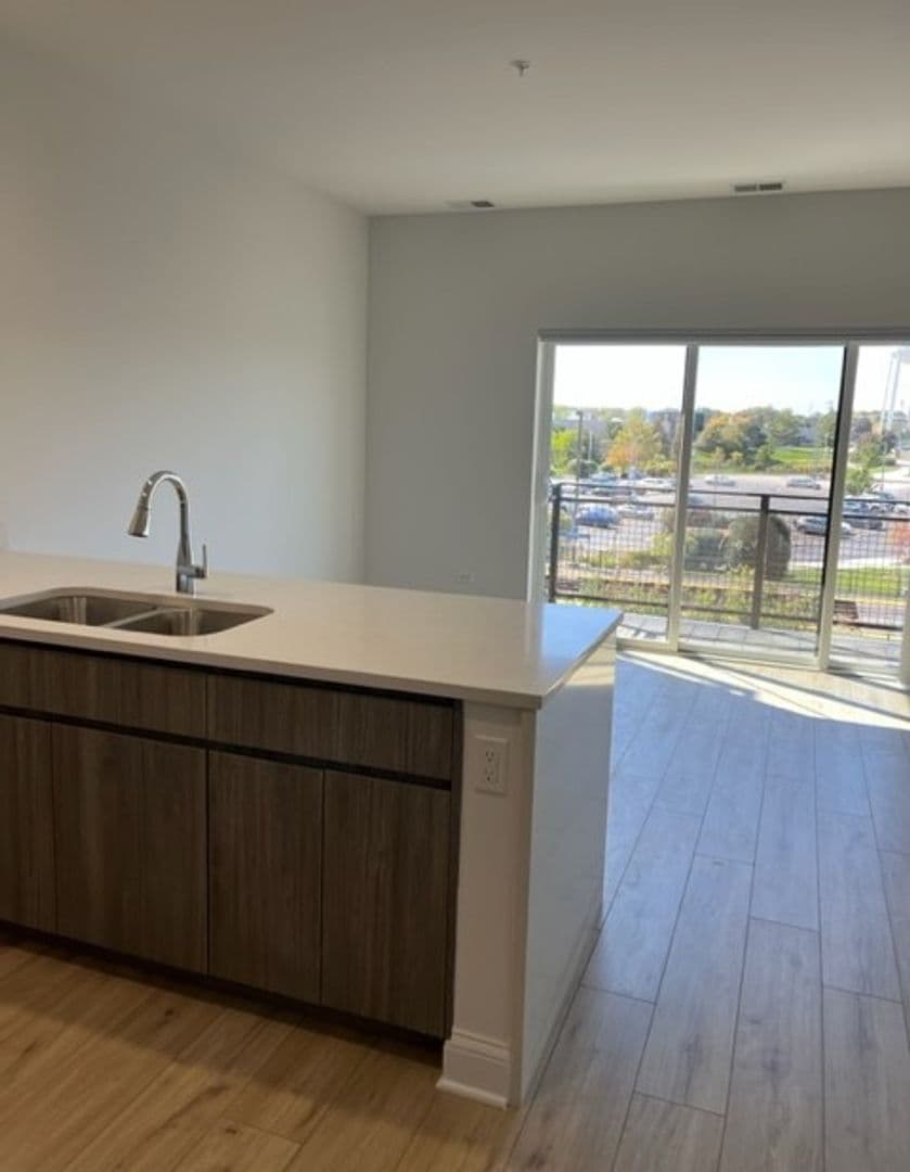 Mundelein Apartment: 250 Anthony Ave