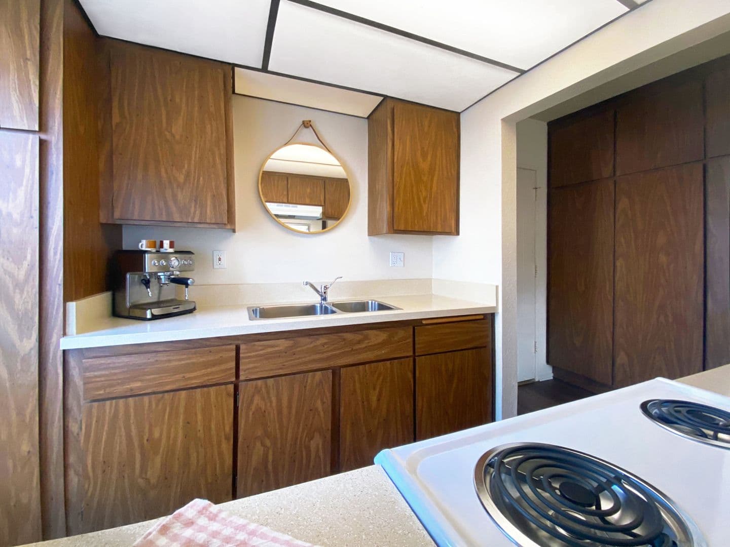 Westminster Apartment: 15130 Brookhurst Street