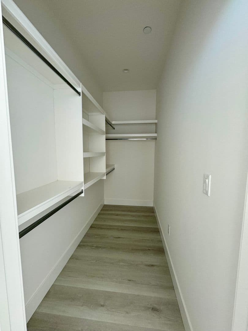 Inglewood Townhome: 419 S Eucalyptus Ave - D