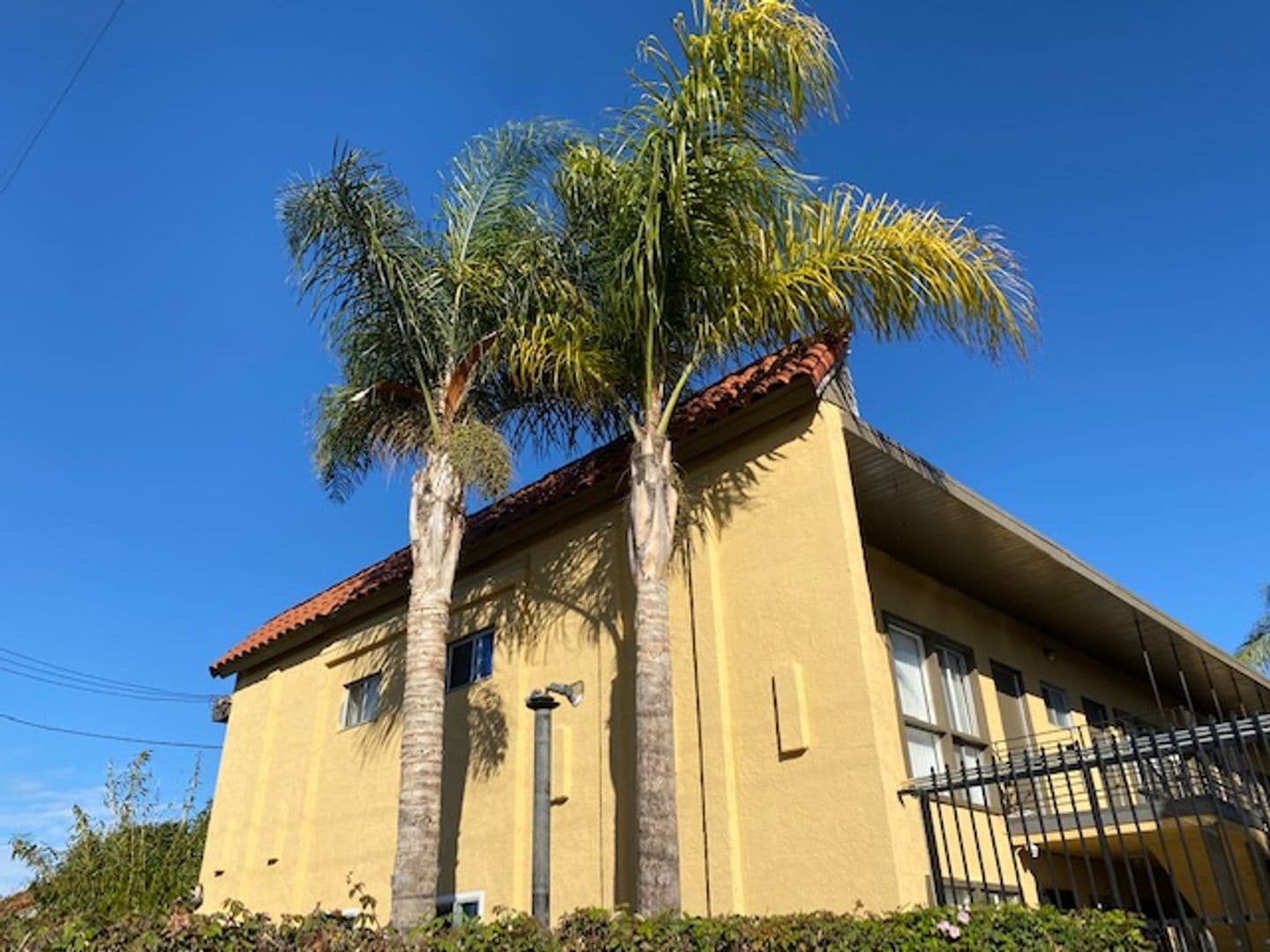Gardena Apartment: 14614 and 14618 Chadron Ave
