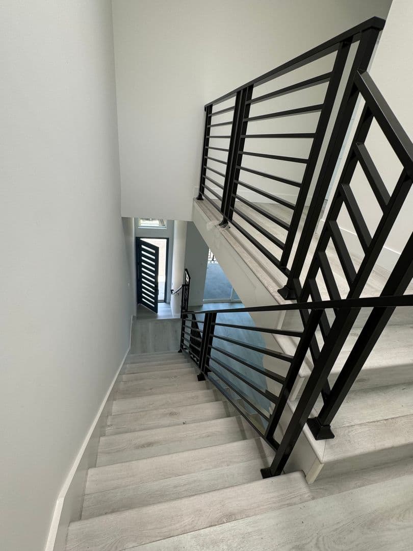 Inglewood Townhome: 419 S Eucalyptus Ave - D