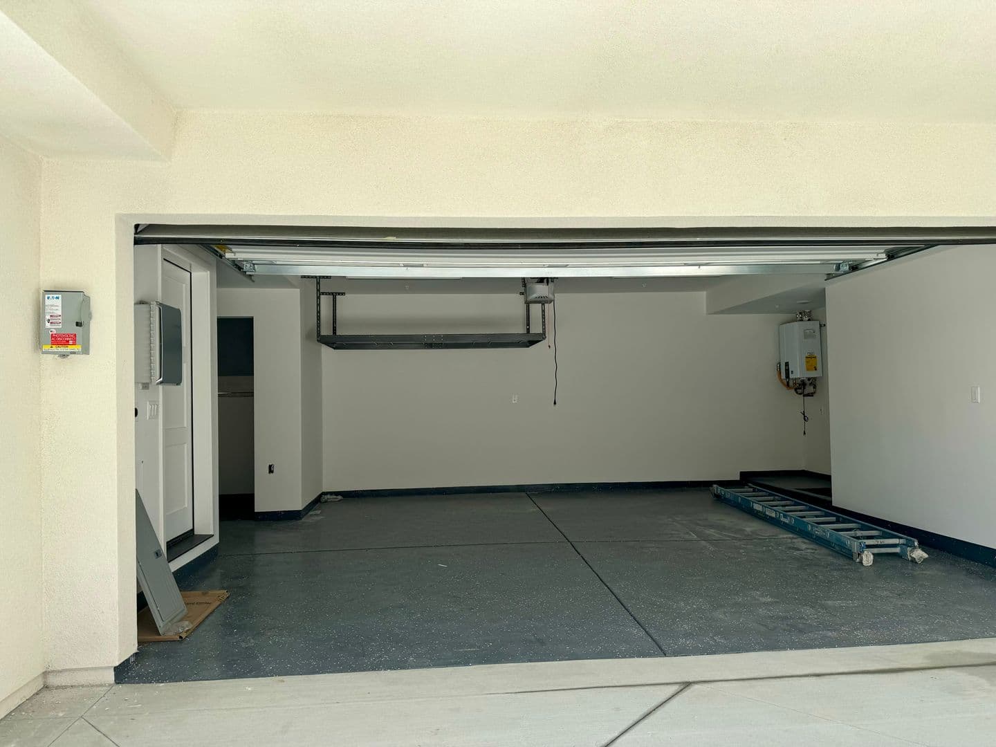 Inglewood Townhome: 419 S Eucalyptus Ave - D