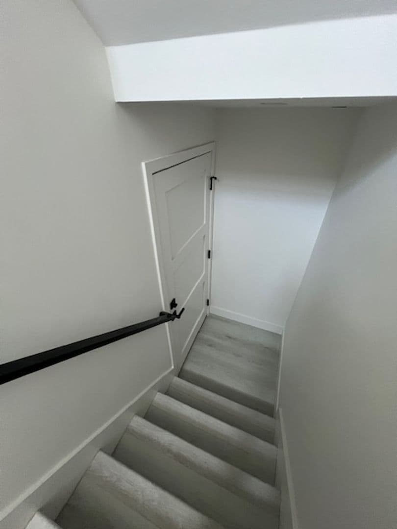 Inglewood Townhome: 419 S Eucalyptus Ave - D
