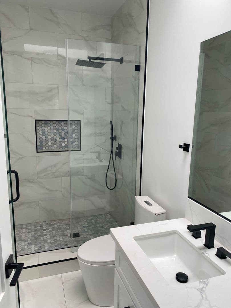 Inglewood Townhome: 419 S Eucalyptus Ave - D