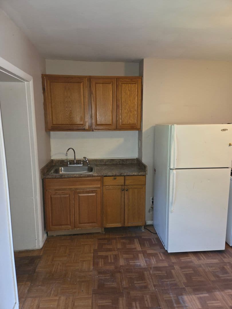 Cohoes Apartment: 3 Olmstead Street