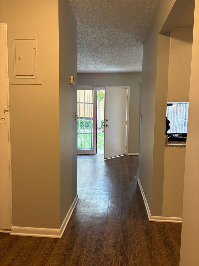 Lutz Apartment: 2010 E 148th Ave