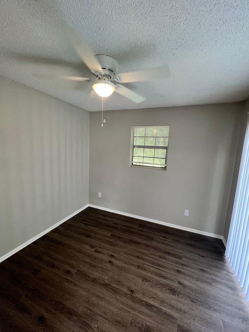 Lutz Apartment: 2010 E 148th Ave