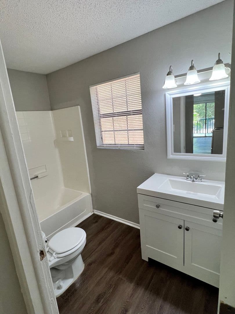 Lutz Apartment: 2010 E 148th Ave