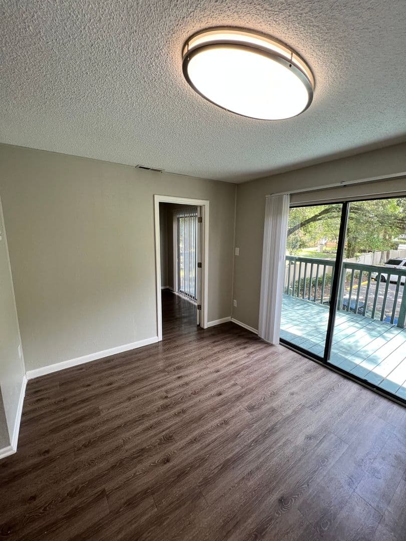 Lutz Apartment: 2010 E 148th Ave