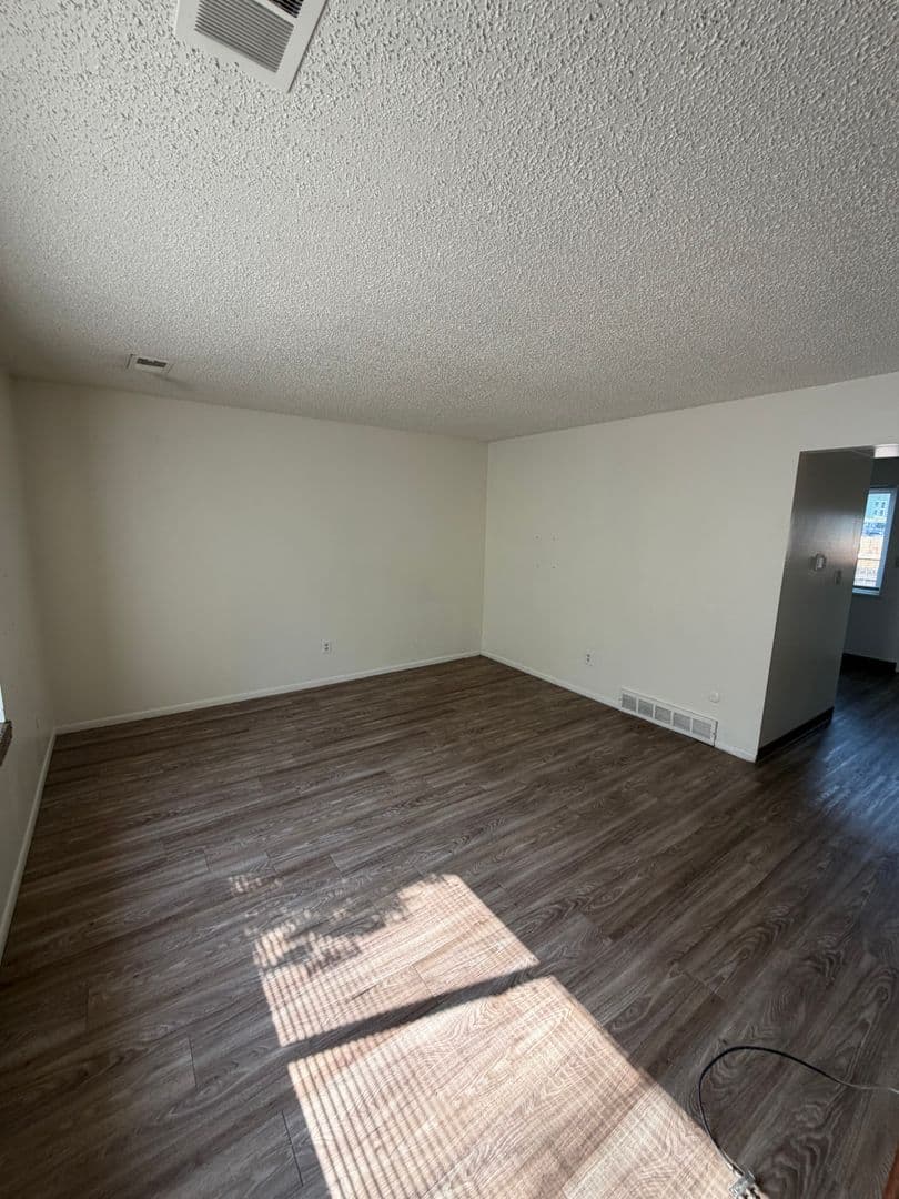 Greeley Apartment: 1138 26th Ave