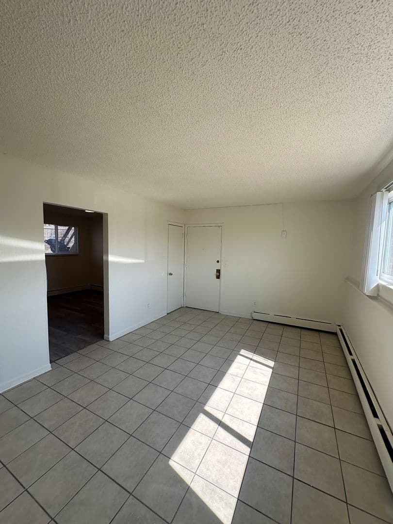 Evans Apartment: 3027 Denver Street
