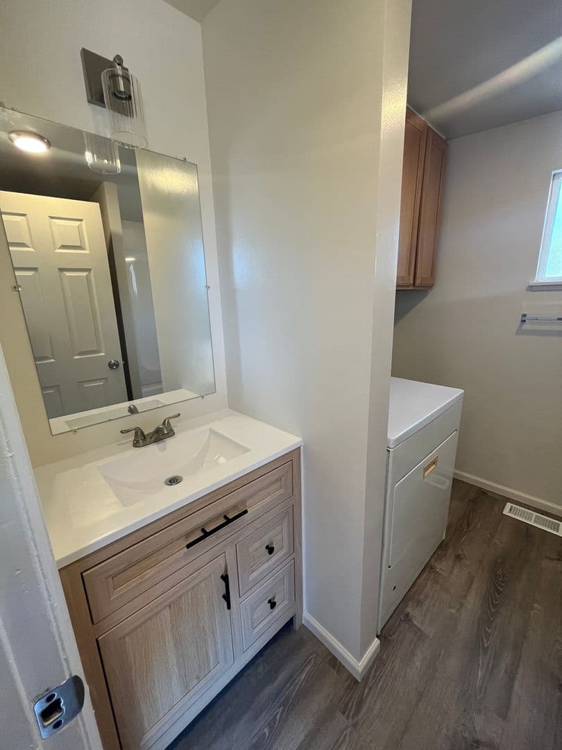 Golden Apartment: 215 Cheyenne St