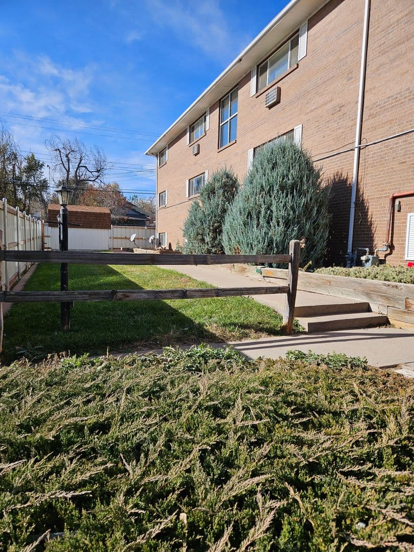 Greeley Apartment: 2215 8th Ave