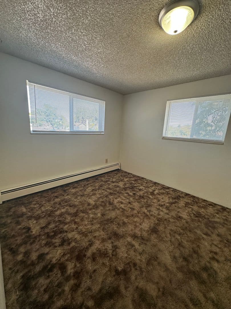 Greeley Apartment: 2215 8th Ave