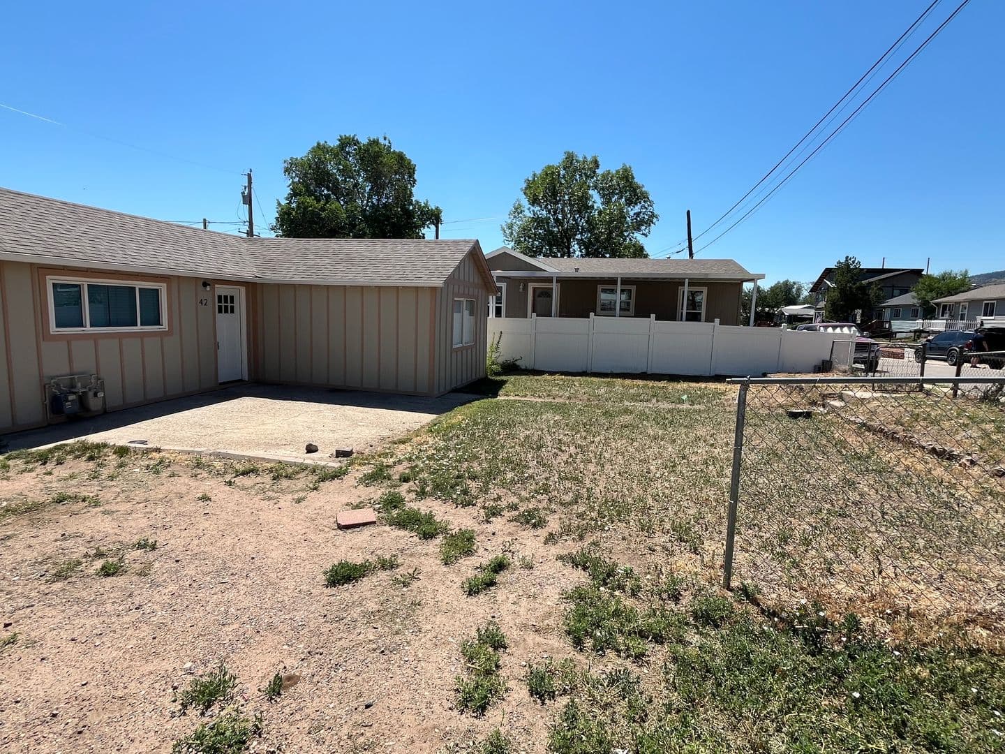 Golden Apartment: 215 Cheyenne St
