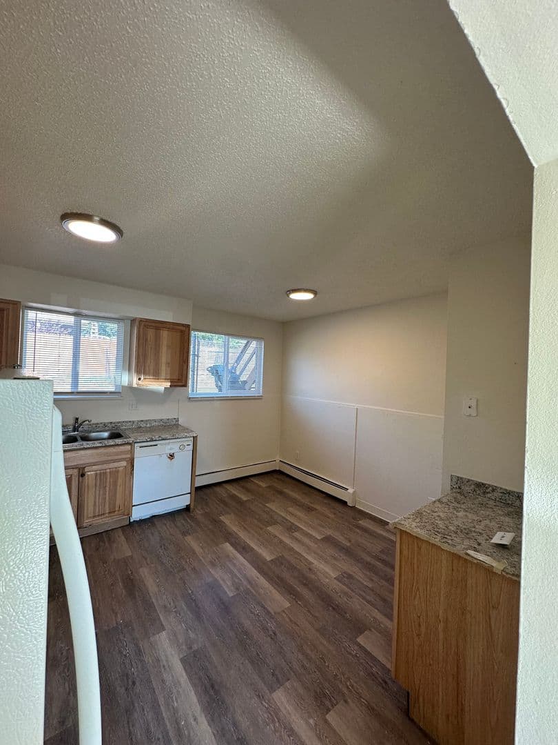 Evans Apartment: 3027 Denver Street