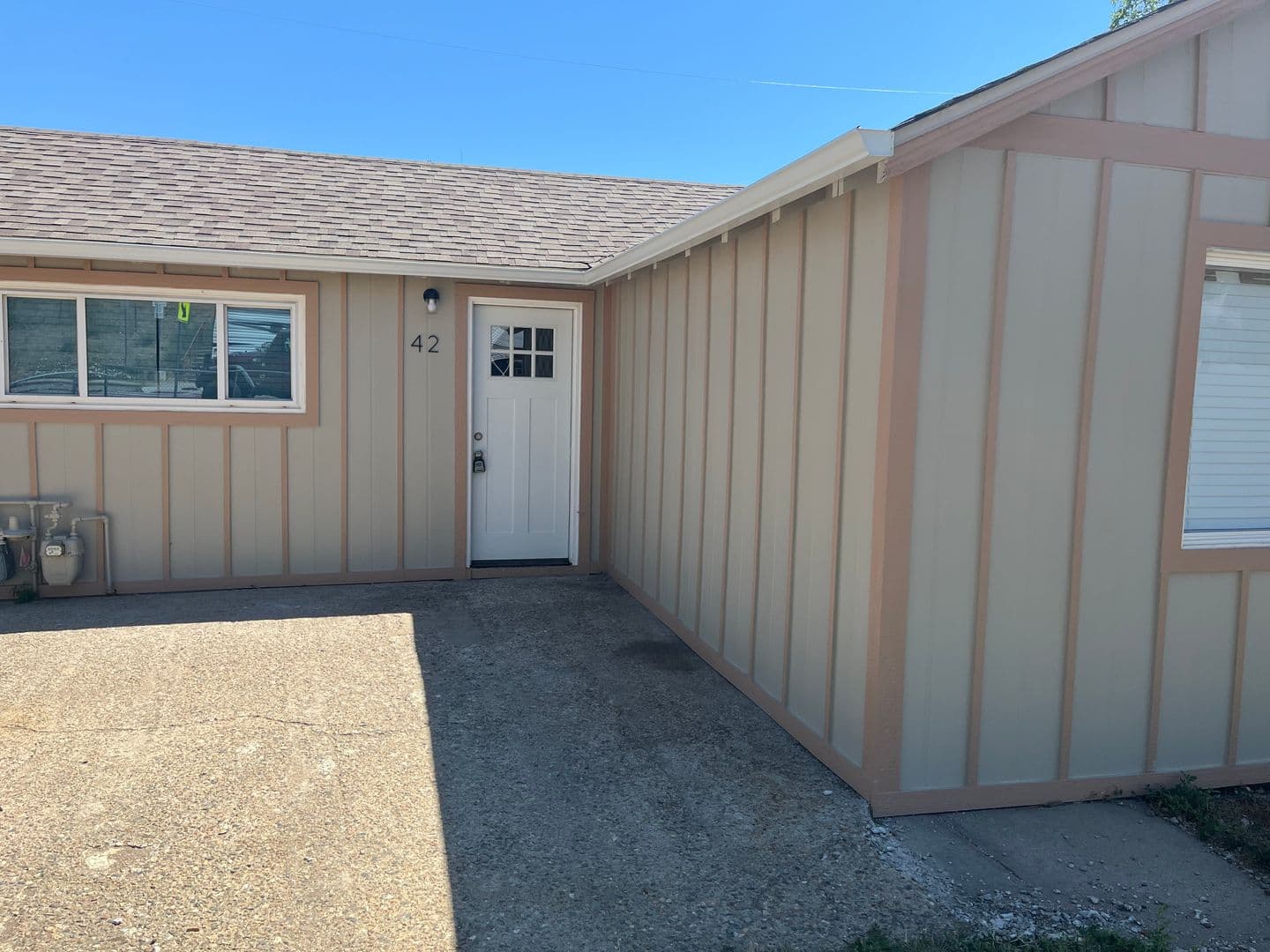 Golden Apartment: 215 Cheyenne St