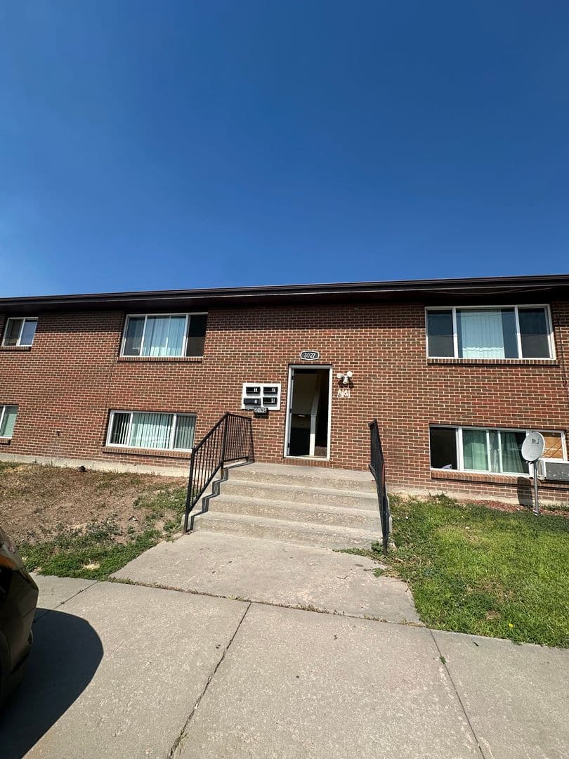 Evans Apartment: 3027 Denver Street
