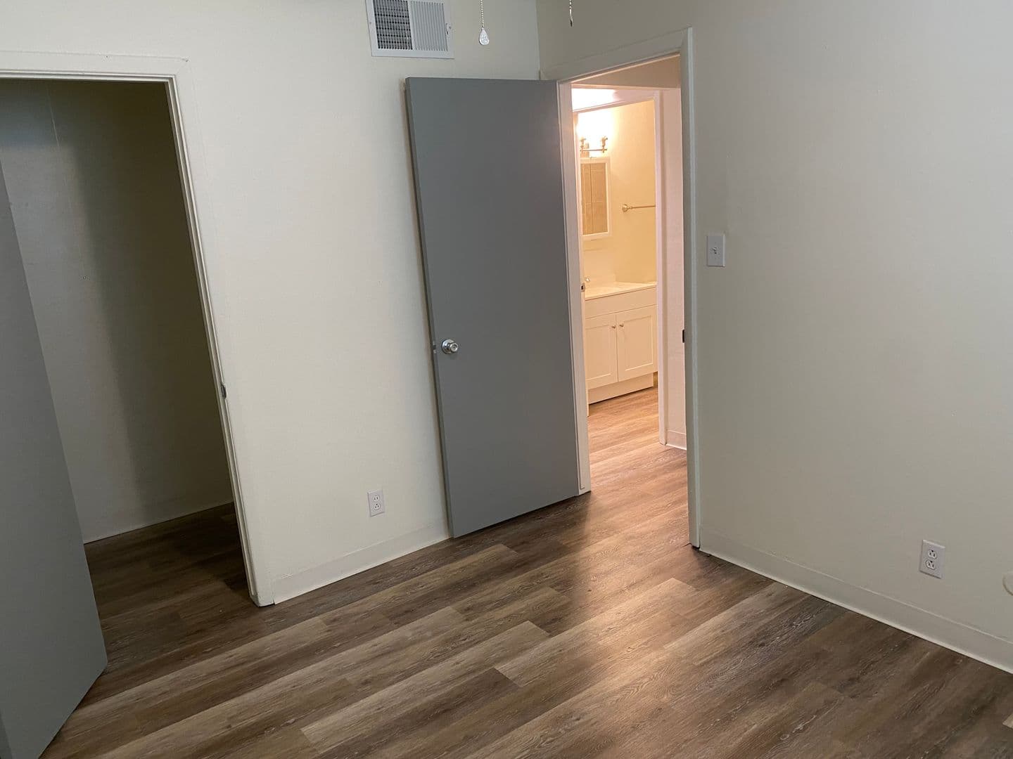 Greeley Apartment: 2011 5th Avenue