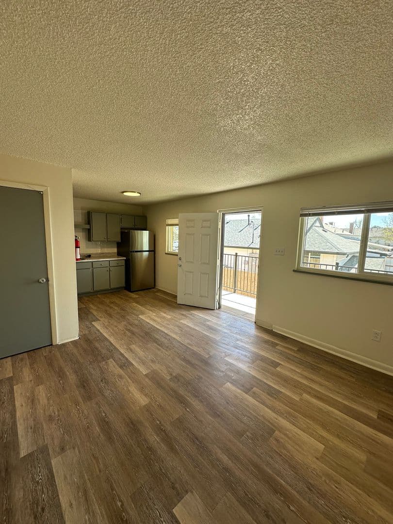 Greeley Apartment: 2011 5th Avenue