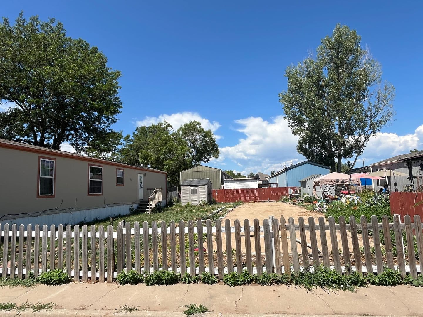 Milliken Apartment: 103 N Josephine Ave