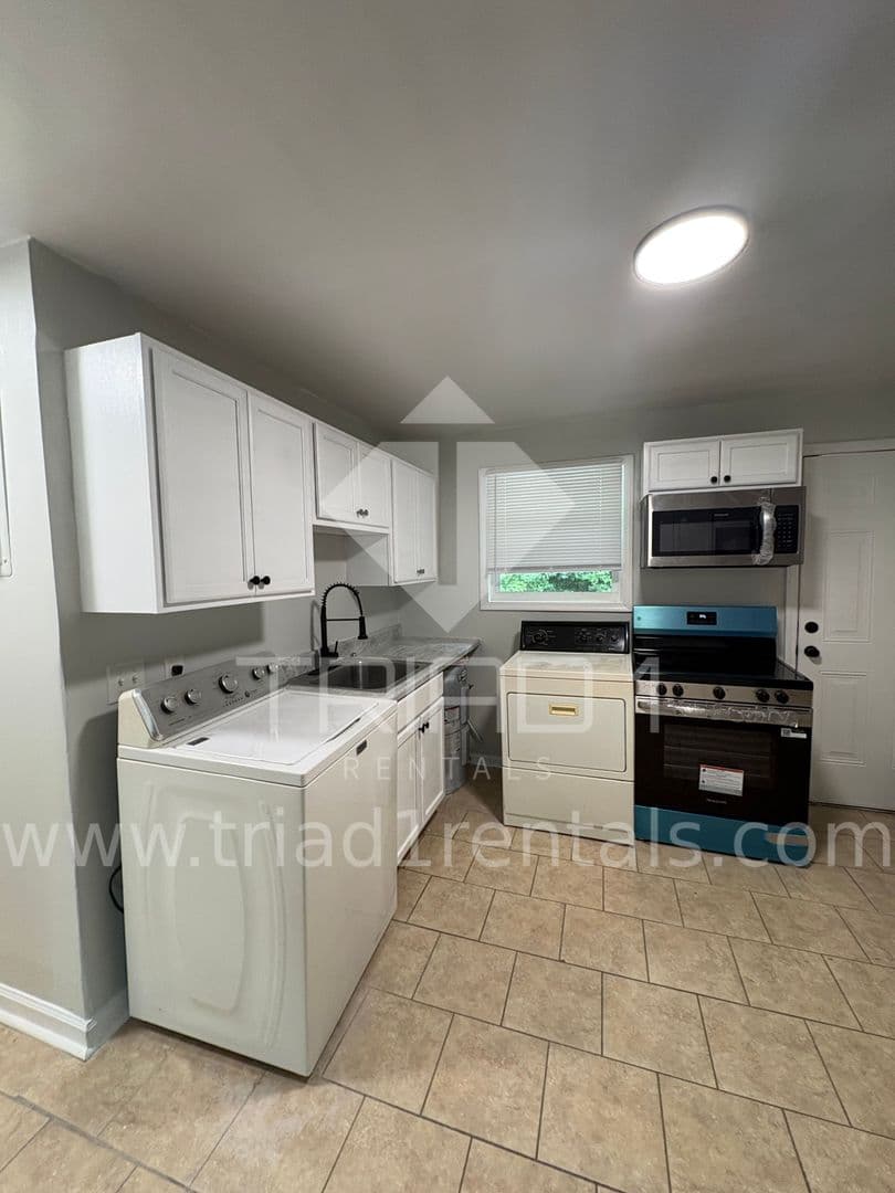 Greensboro Apartment: 803 Oak St.