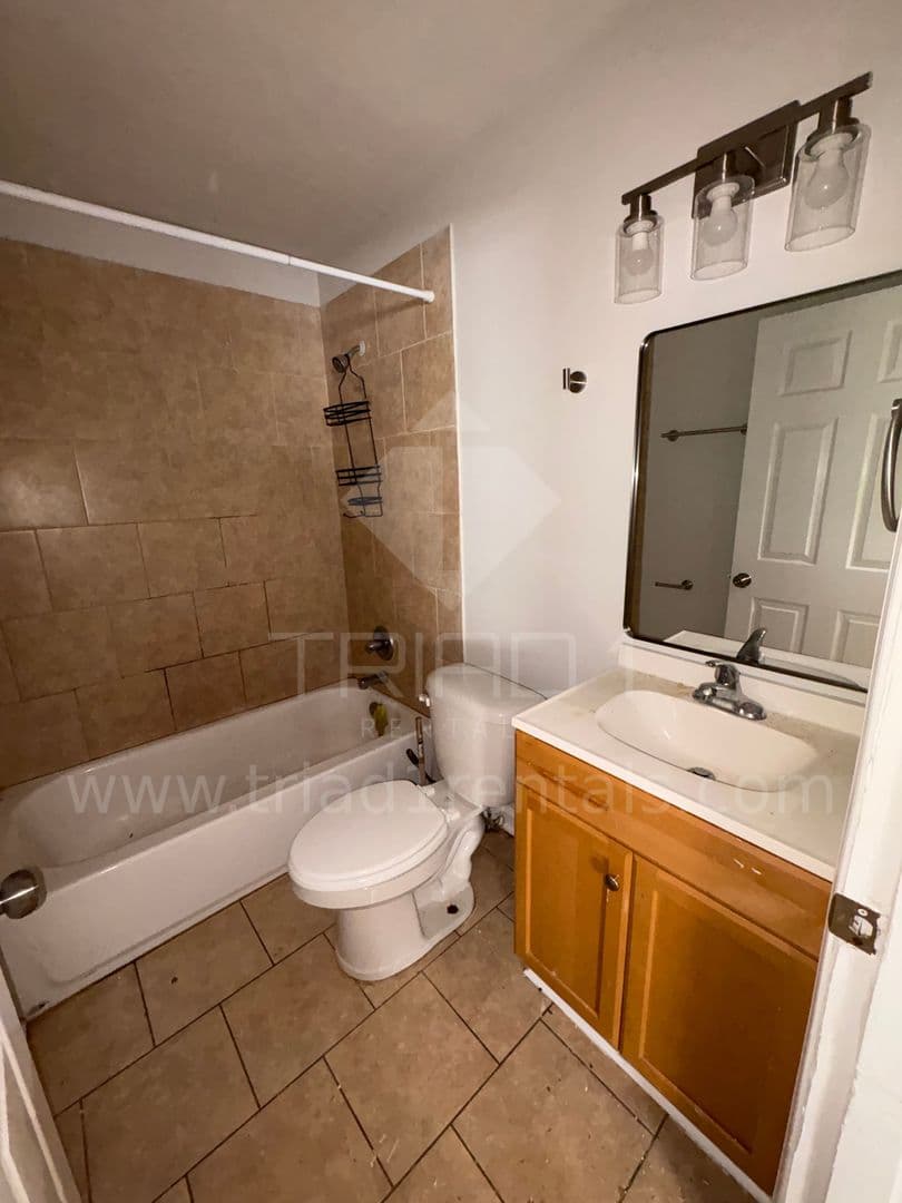 Greensboro Apartment: 803 Oak St.