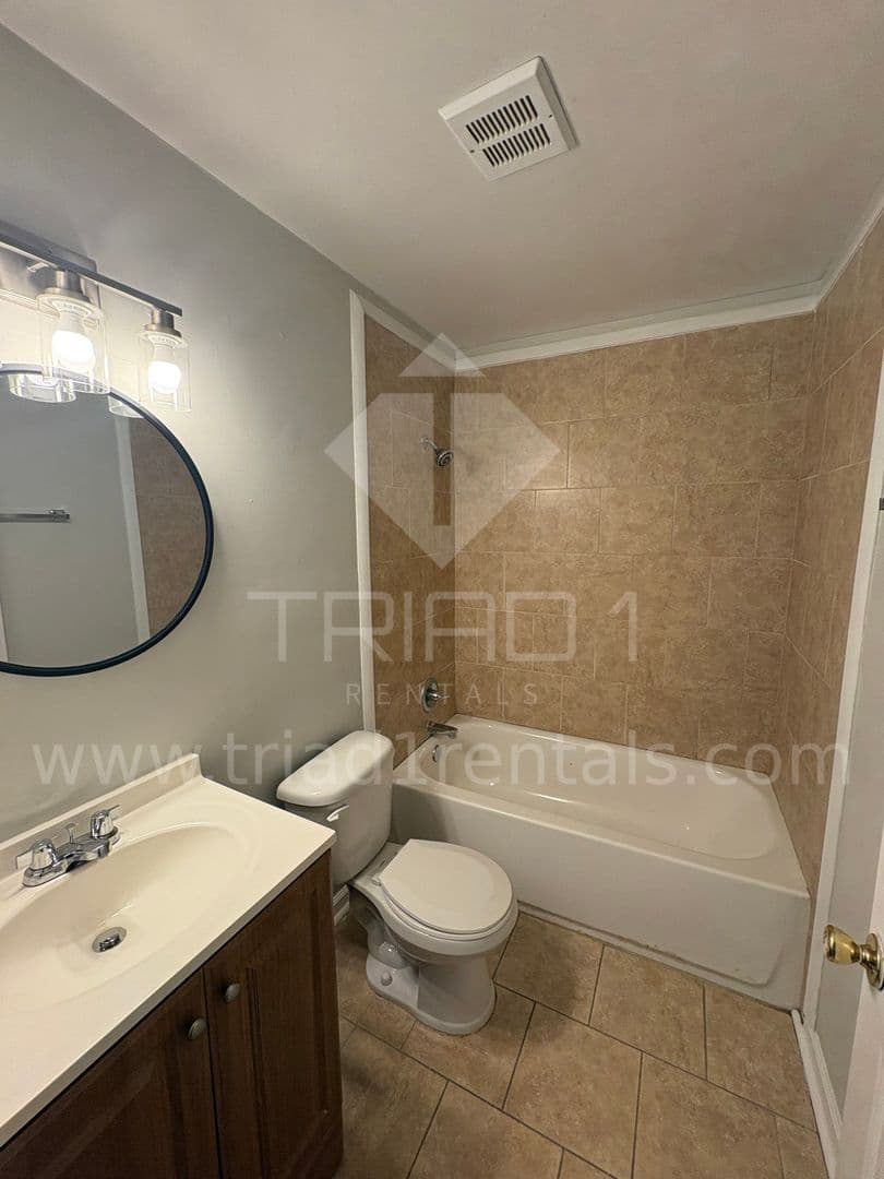 Greensboro Apartment: 803 Oak St.