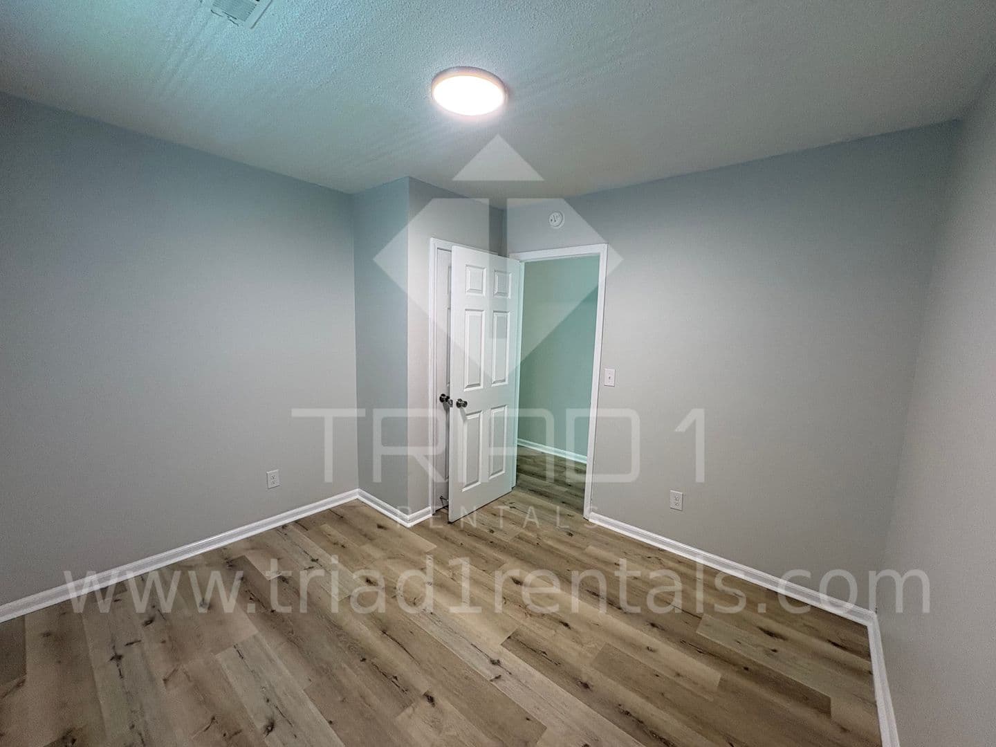 Greensboro Apartment: 1001 E Bragg St.