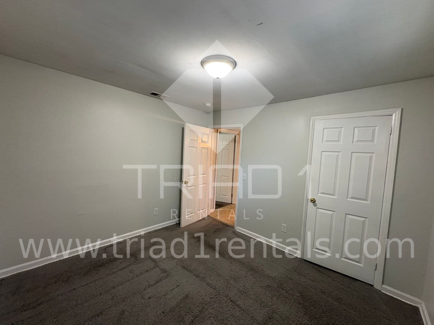 Greensboro Apartment: 803 Oak St.