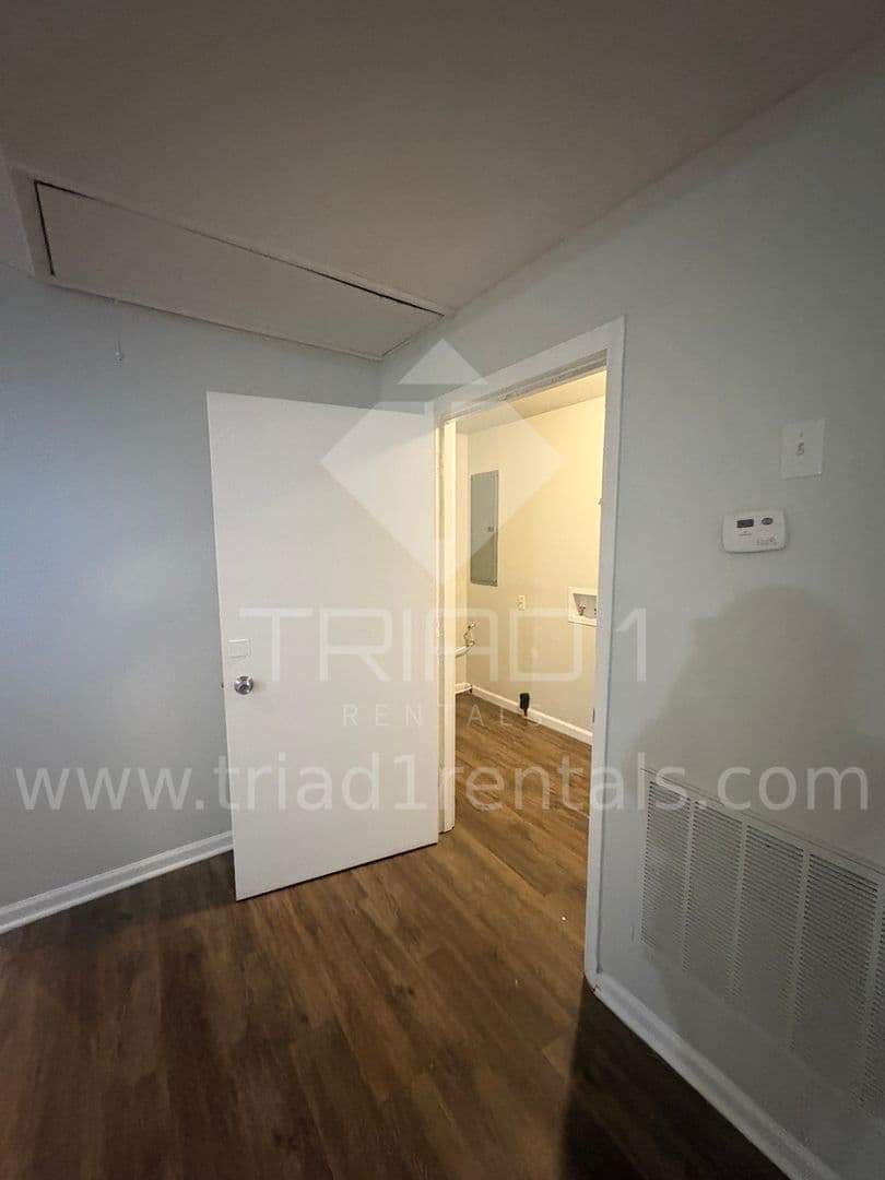 Greensboro Apartment: 3600 Mosby Dr.