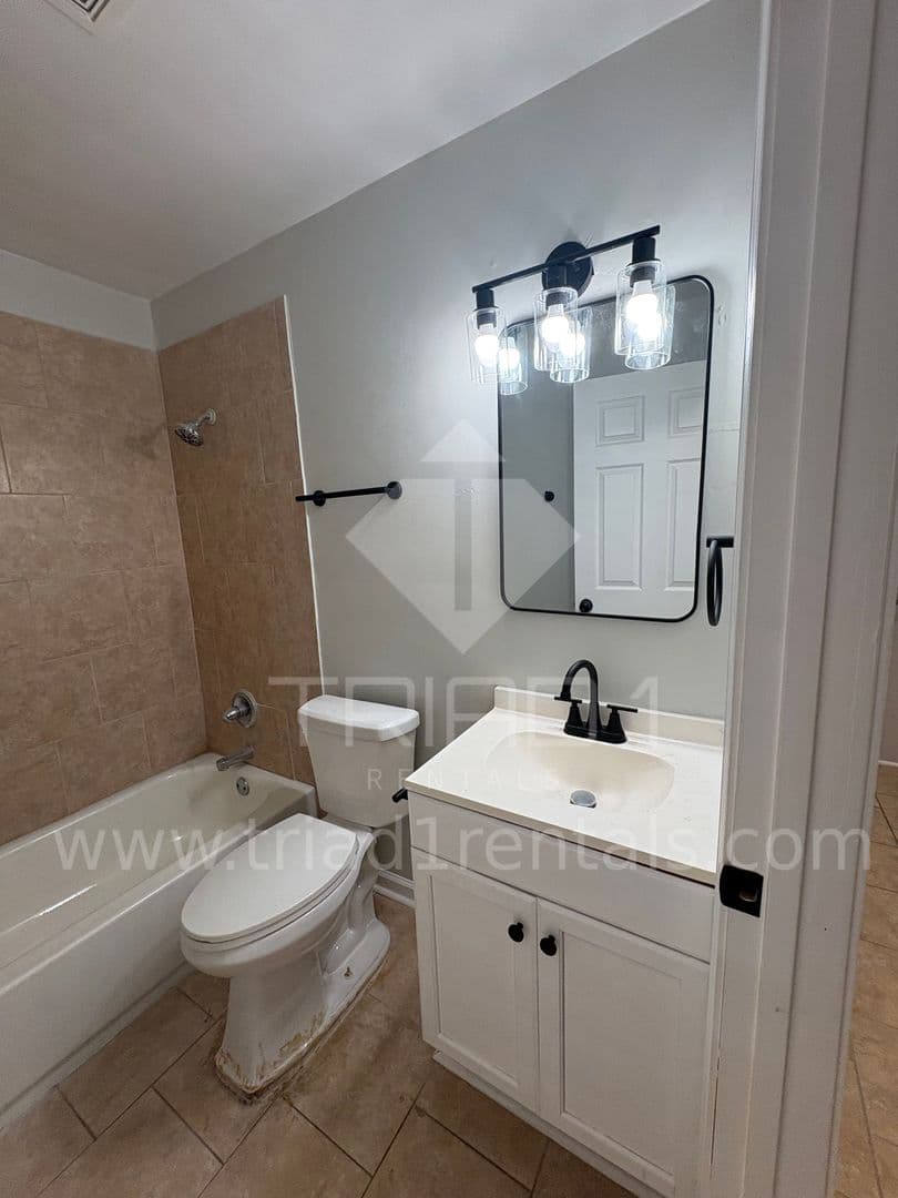 Greensboro Apartment: 803 Oak St.