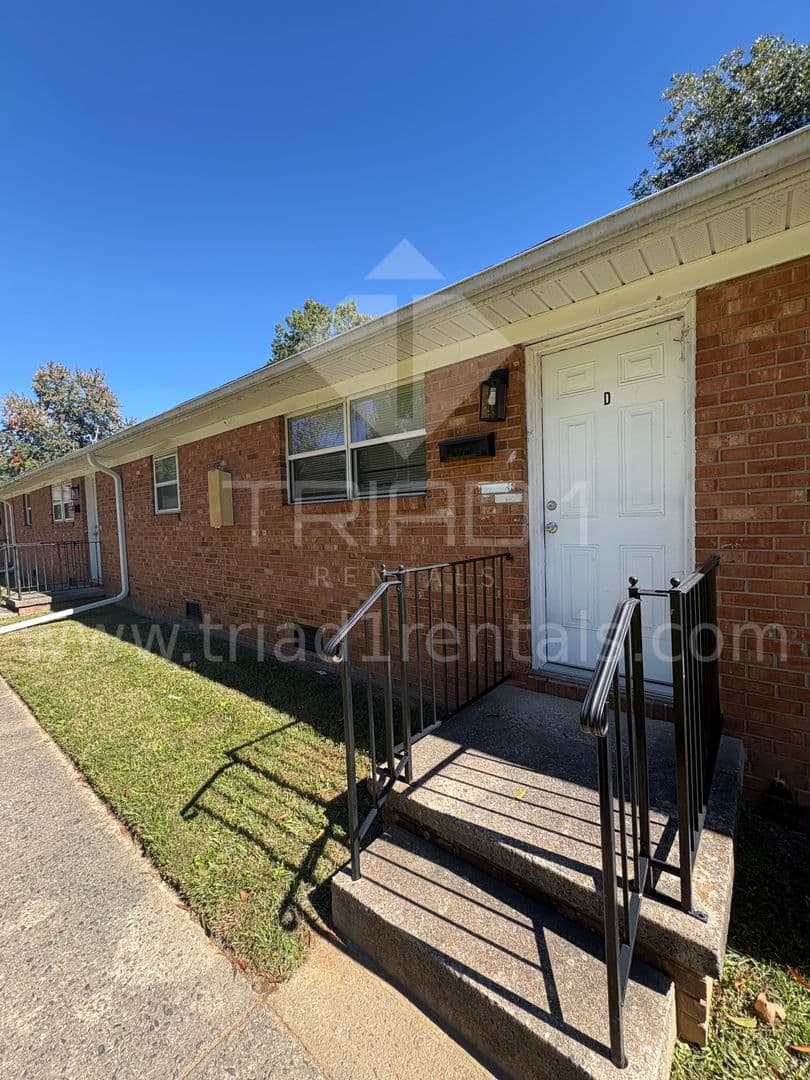 Greensboro Apartment: 803 Oak St.