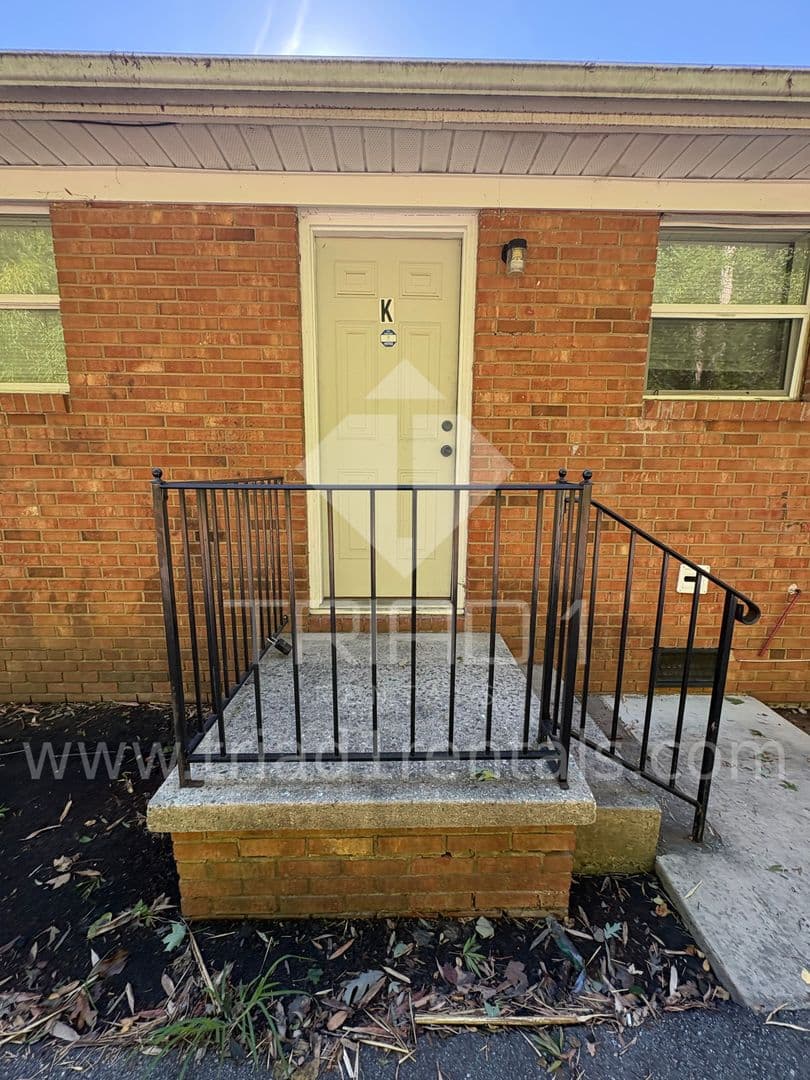Greensboro Apartment: 803 Oak St.