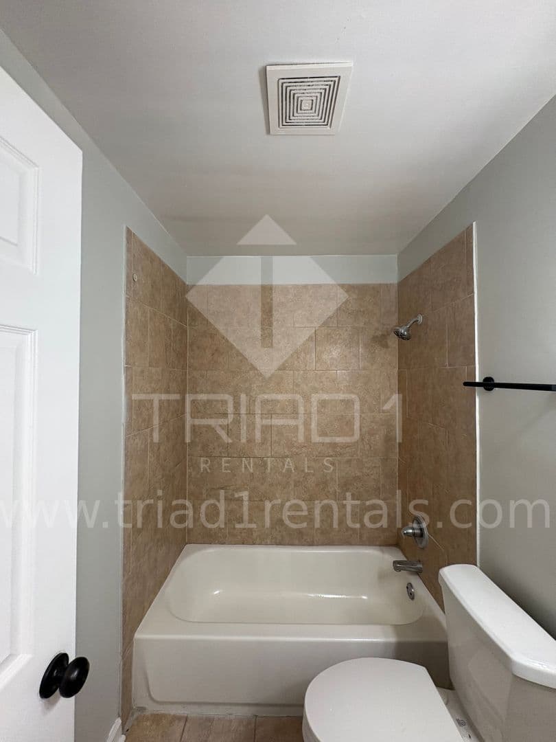 Greensboro Apartment: 803 Oak St.