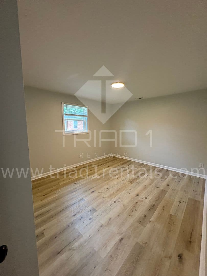 Greensboro Apartment: 803 Oak St.