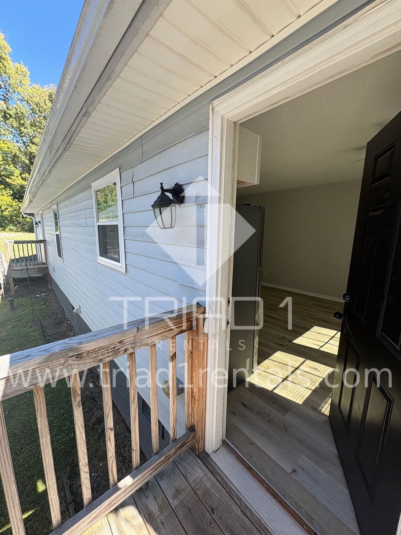Greensboro Apartment: 1001 E Bragg St.