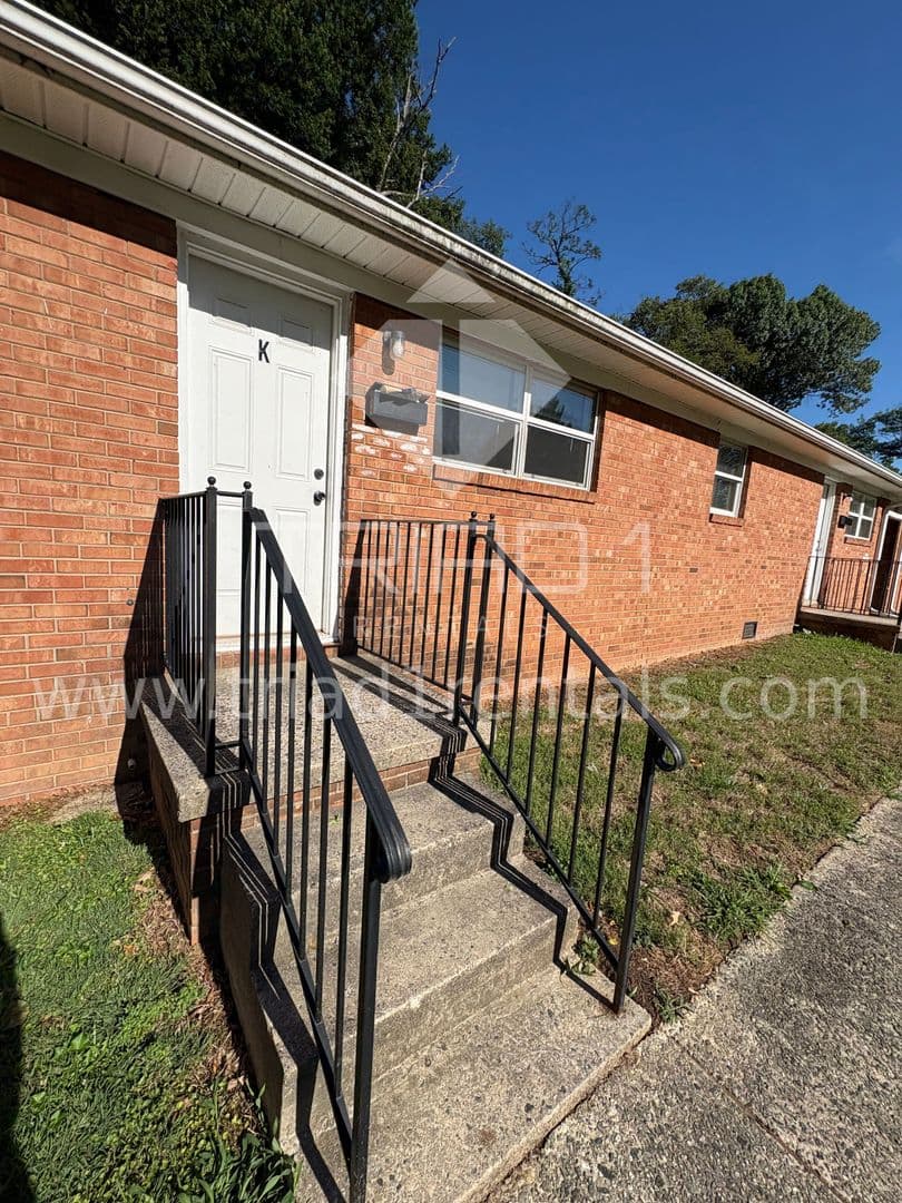 Greensboro Apartment: 803 Oak St.