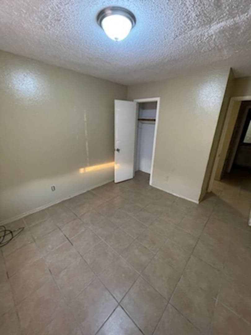Fort Worth Apartment: 3402 Colonial Dr
